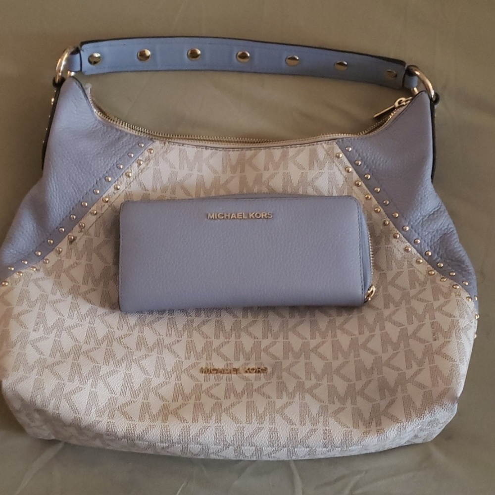 Authentic Michael Kors Handbag w/ matching wallet